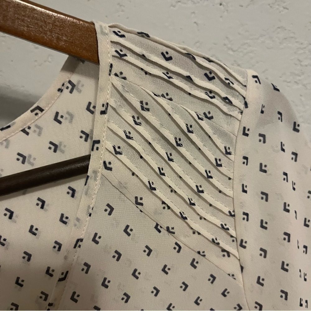 Anthropologie Pins & Needles Cream and Navy Printed Top - Picture 6 of 9